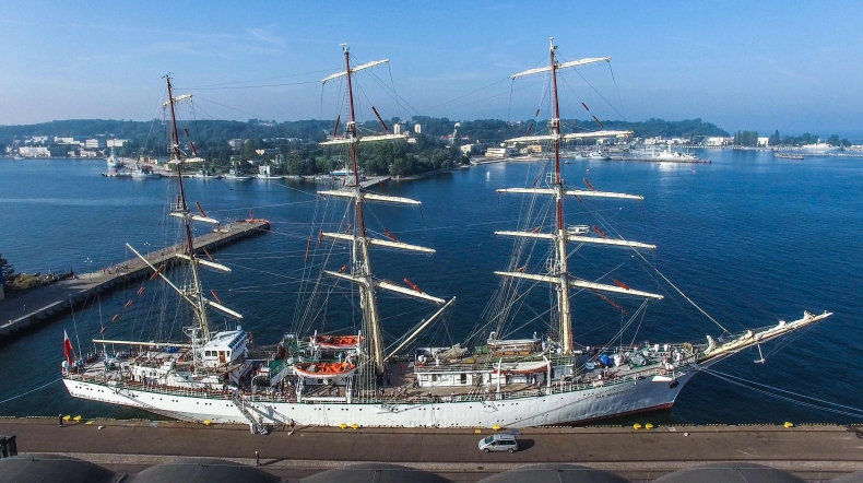 Dar Młodzieży opuszcza Gdynię - GospodarkaMorska.pl