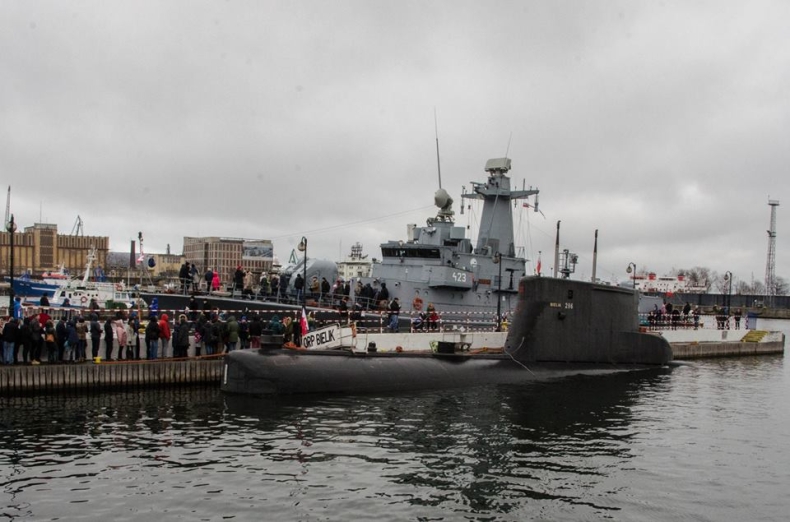 W Gdyni setki osób zwiedzały okręty - GospodarkaMorska.pl