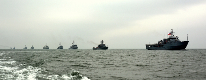 Parada okrętów na Morzu Czarnym z okazji 18. rocznicy wstąpienia Polski do NATO (foto) - GospodarkaMorska.pl