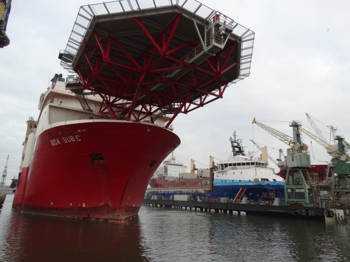 Pełne doki w Naucie - GospodarkaMorska.pl