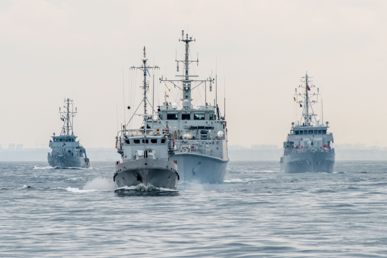 Dwie bojowe miny morskie zniszczone. PKW Czernicki na Ukrainie (foto) - GospodarkaMorska.pl