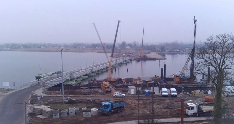 Praca wre na budowie mostu zwodzonego nad Martwą Wisłą w Gdańsku Sobieszewie. Zobacz film - GospodarkaMorska.pl
