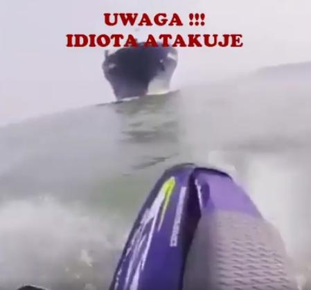 Skuterem prosto na kontenerowiec. Brawurowa akcja (wideo) - GospodarkaMorska.pl