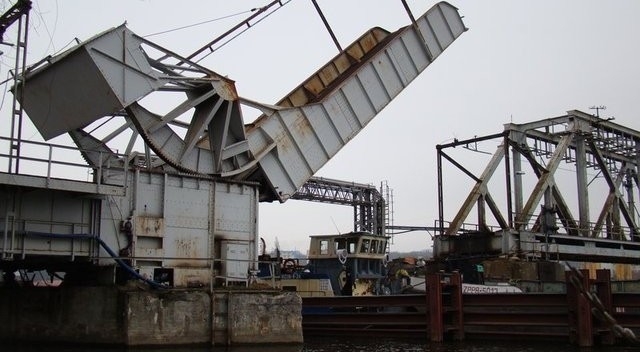 Przebudowa mostu kolejowego w Podjuchach - GospodarkaMorska.pl