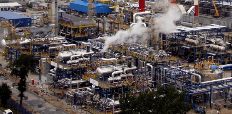 Związkowcy z Lotosu grożą strajkiem włoskim - GospodarkaMorska.pl