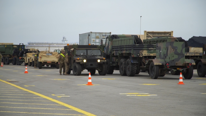 Amerykański sprzęt wojskowy w DCT. Rozładunek dobiega końca (foto, wideo) - GospodarkaMorska.pl
