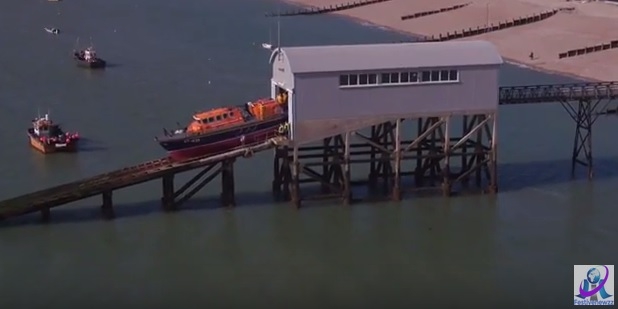 Ostatnie wodowanie z historycznej stacji ratowniczej (wideo) - GospodarkaMorska.pl