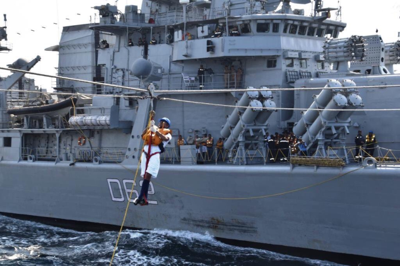 Marynarka wojenna Chin informuje o odparciu ataku piratów u wybrzeży Somalii - GospodarkaMorska.pl