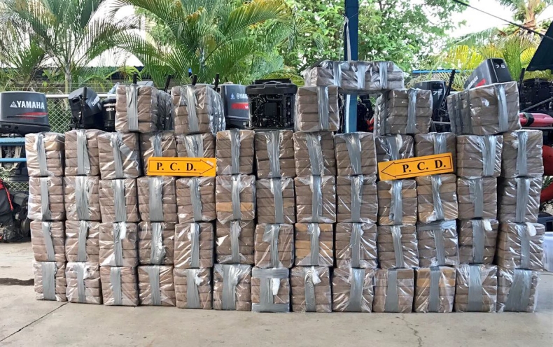 Skonfiskowano ponad tonę przemycanej kokainy - GospodarkaMorska.pl