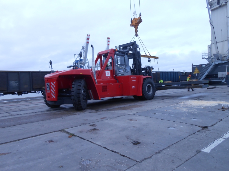 Największa układarka w polskich portach trafiła do Szczecina - GospodarkaMorska.pl