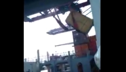 Operator tego dźwigu chyba się nie wyspał (wideo) - GospodarkaMorska.pl