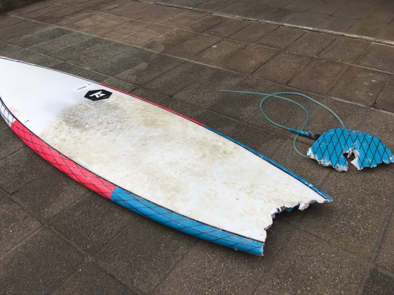 Młoda surferka śmiertelnie zraniona przez rekina na oczach rodziny - GospodarkaMorska.pl