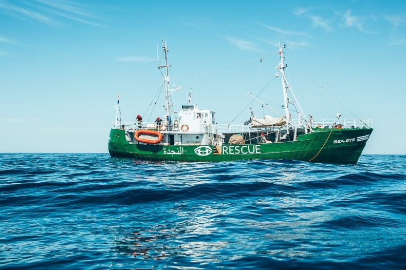Organizacje pozarządowe ratują migrantów na Morzu Śródziemnym - GospodarkaMorska.pl