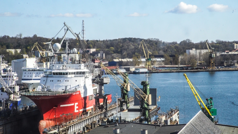 Acergy Viking przechodzi remont w Naucie - GospodarkaMorska.pl