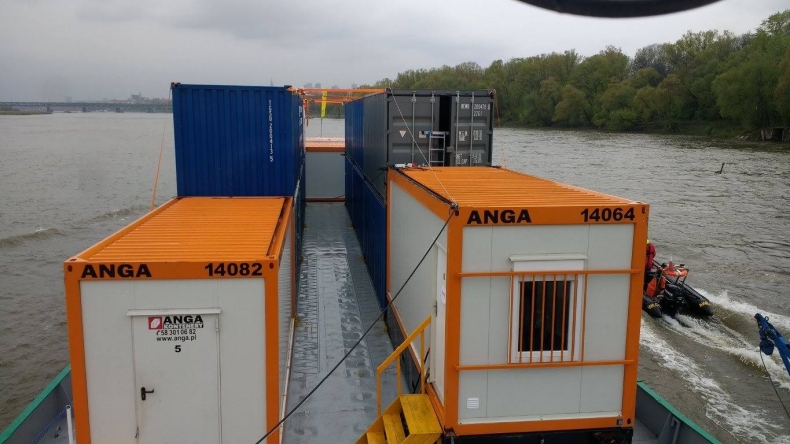Kontenery dopłynęły do Warszawy - GospodarkaMorska.pl