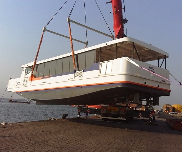 Autobusy wodne już na wodzie. Udana akcja Bolloré Transport & Logistics Ivory Coast - GospodarkaMorska.pl