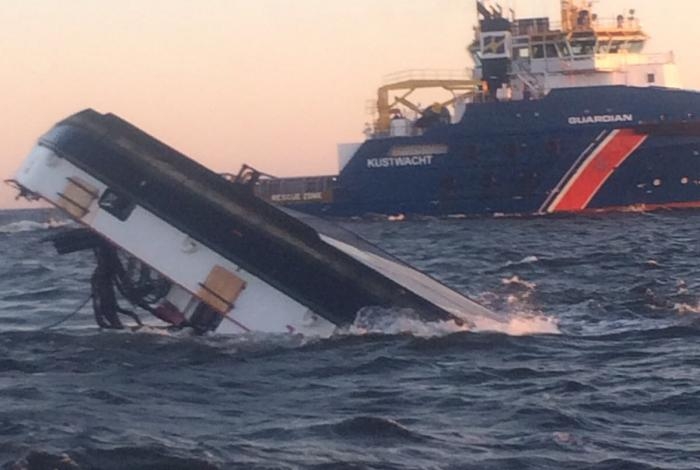 Na Morzu Północnym zatonął prom holowany przez polski holownik - GospodarkaMorska.pl