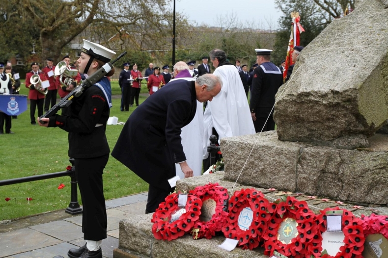 Noc, gdy Polacy uratowali Cowes - GospodarkaMorska.pl