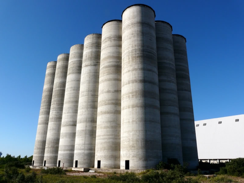 Coraz bliżej rozpoczęcia budowy gdańskiego terminalu agro. Jego częścią będą silosy na Stogach - GospodarkaMorska.pl