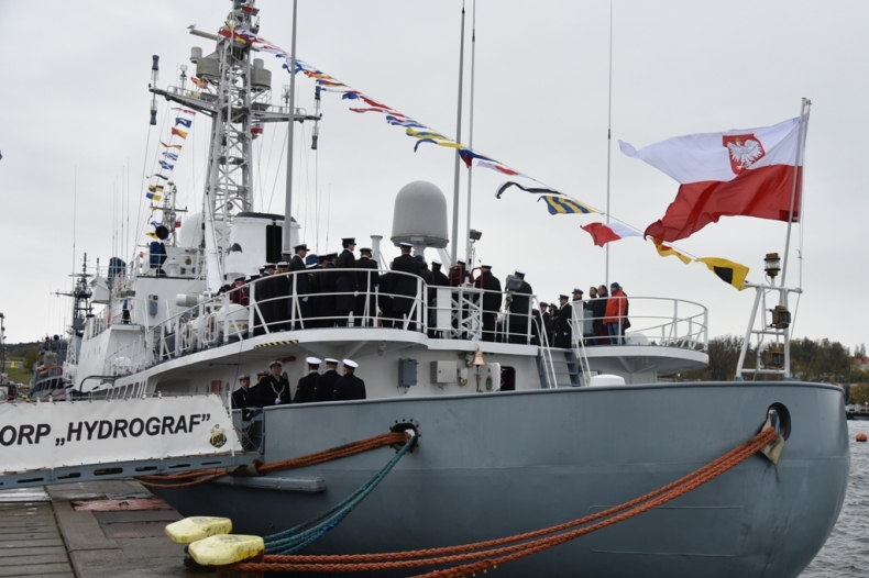 41 lat pod biało-czerwoną banderą - GospodarkaMorska.pl