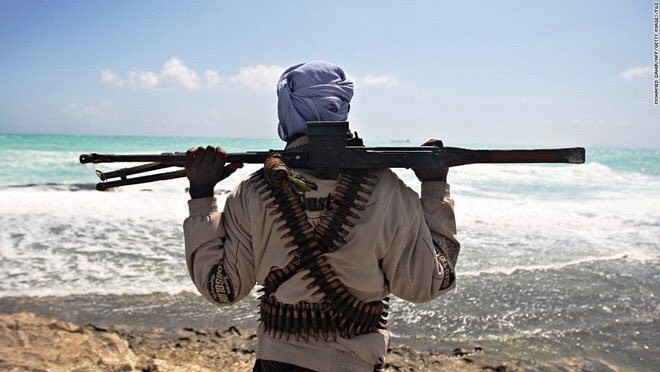 Spółki żeglugowe wydały prawie 2 mld dolarów na ochronę przed somalijskimi piratami - GospodarkaMorska.pl