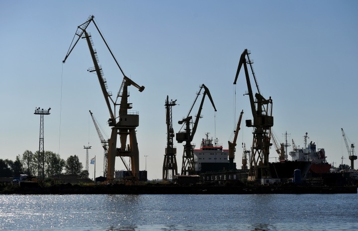 Szczecińska stocznia wyremontuje prom Karsibór - GospodarkaMorska.pl