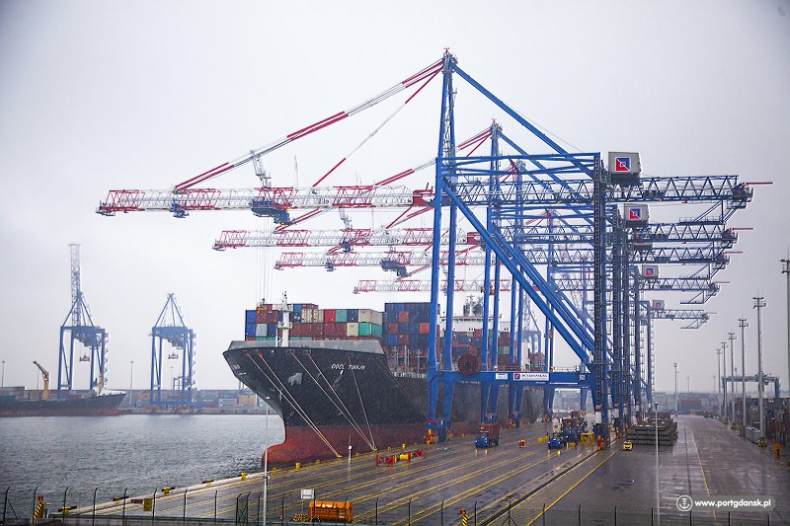 Największy na świecie kontenerowy serwis żeglugowy rozpoczął funkcjonowanie w Porcie Gdańsk - GospodarkaMorska.pl