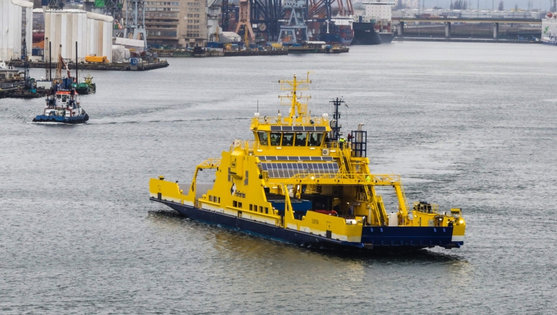 Hybrydowy prom ze stoczni Crist przeszedł ostatnie próby morskie - GospodarkaMorska.pl