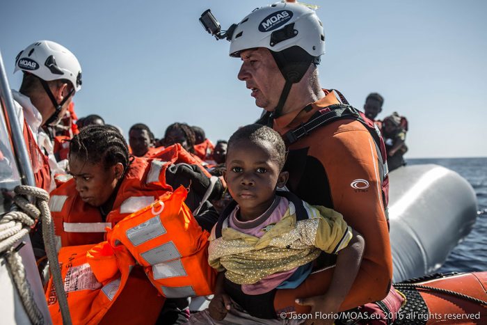 Włochy: Straż Przybrzeżna zatrzymała dotąd 858 przemytników migrantów - GospodarkaMorska.pl