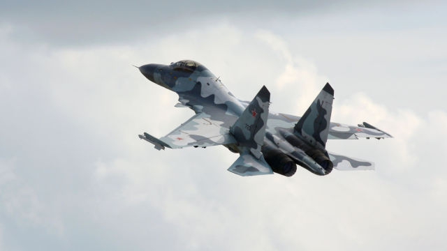 Rosyjski myśliwiec niebezpiecznie blisko amerykańskiego samolotu - GospodarkaMorska.pl