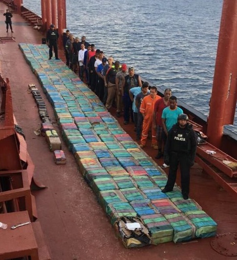 Hiszpania/ Policja przejęła na statku ponad 5,5 tony kokainy - GospodarkaMorska.pl