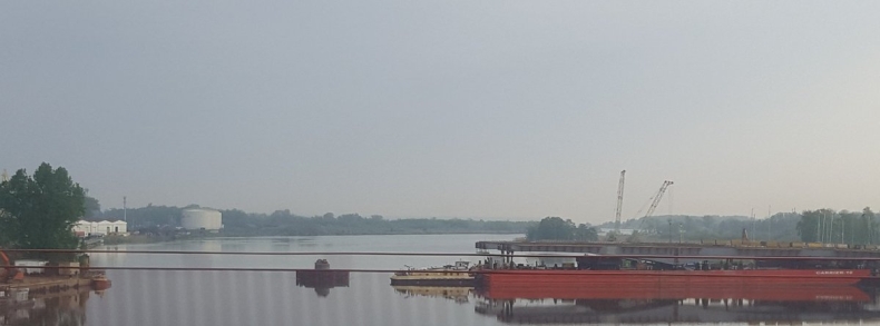 Zamocowano pierwsze przęsło nowego Mostu Cłowego w Szczecnie - GospodarkaMorska.pl