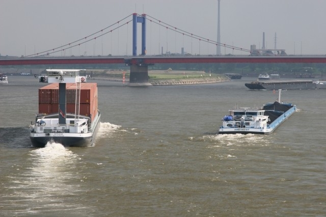 Ustawa regulująca czas pracy na statkach żeglugi śródlądowej z podpisem prezydenta - GospodarkaMorska.pl