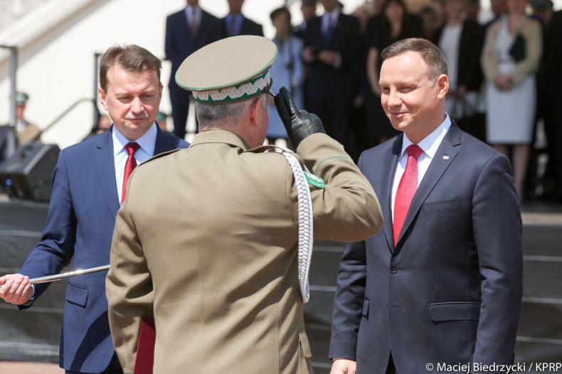 Prezydent wręczył nominacje generalskie dwóm oficerom SG - GospodarkaMorska.pl