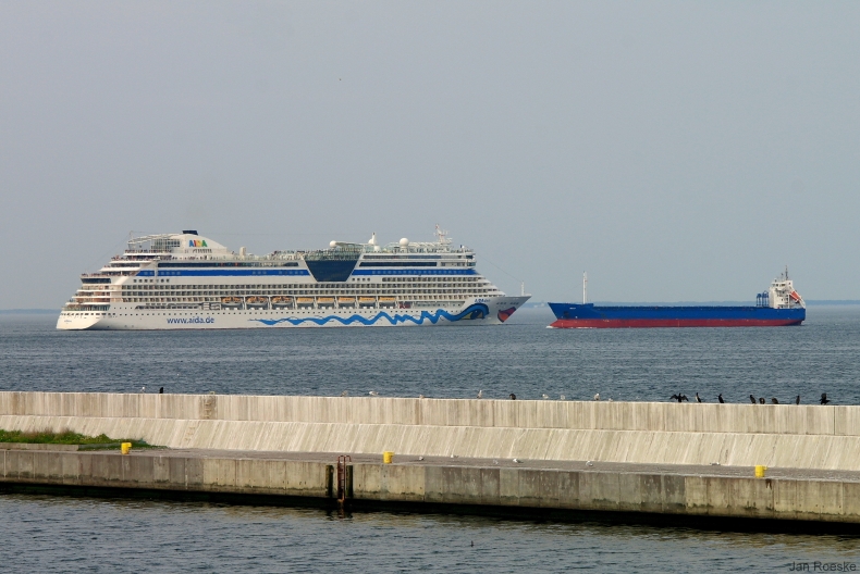 AIDAdiva odwiedziła Gdynię - GospodarkaMorska.pl