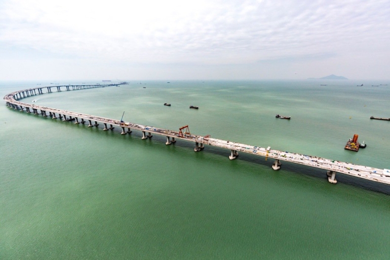 Najdłuższy w Chinach most autostradowy ponad wodą bliski ukończenia (wideo) - GospodarkaMorska.pl