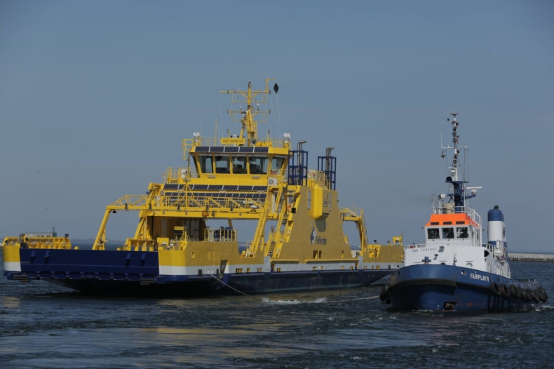 Nowoczesny prom hybrydowy ze stoczni Crist popłynął do Finlandii - GospodarkaMorska.pl