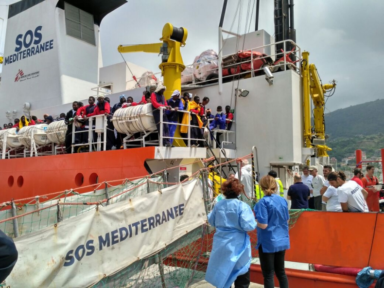 Włochy: 2 121 migrantów uratowanych na Morzu Śródziemnym - GospodarkaMorska.pl
