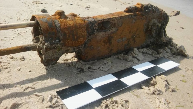 Na plaży znaleziono ogromny karabin z okresu II WŚ (foto) - GospodarkaMorska.pl