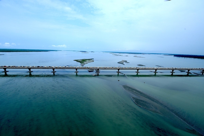 Premier Indii otworzył najdłuższy most w kraju - GospodarkaMorska.pl