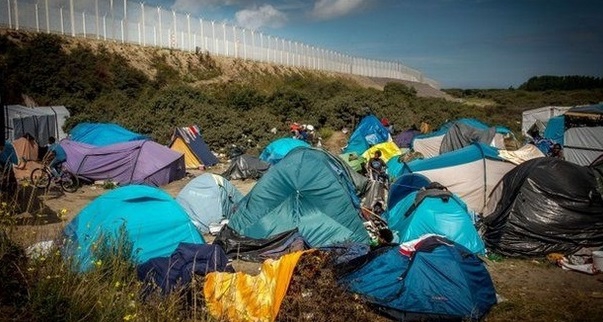 Powrót uchodźców do Calais – FTA ostrzega przed utrudnieniami w porcie - GospodarkaMorska.pl