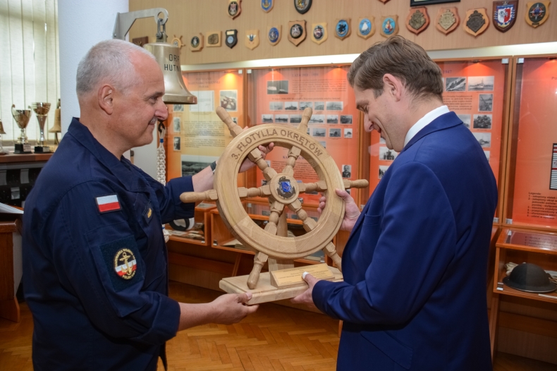 Niecodzienna wizyta w 3. Flotylli Okrętów - GospodarkaMorska.pl