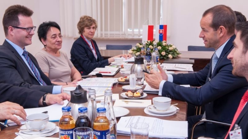 Polsko-słowackie konsultacje międzyrządowe na temat transportu - GospodarkaMorska.pl