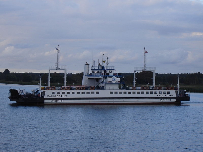 Więcej promów na przeprawie „Centrum” w Świnoujściu. Skończą się kolejki - GospodarkaMorska.pl