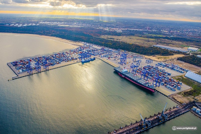 Nowy kontenerowy serwis feederowy w Porcie Gdańsk - GospodarkaMorska.pl