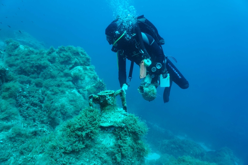 Greccy archeolodzy odkryli zatopiony starożytny port (foto) - GospodarkaMorska.pl