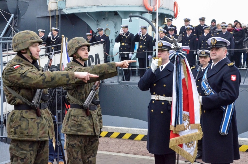 Uroczysta przysięga elewów przed ORP Błyskawica w Gdyni - GospodarkaMorska.pl