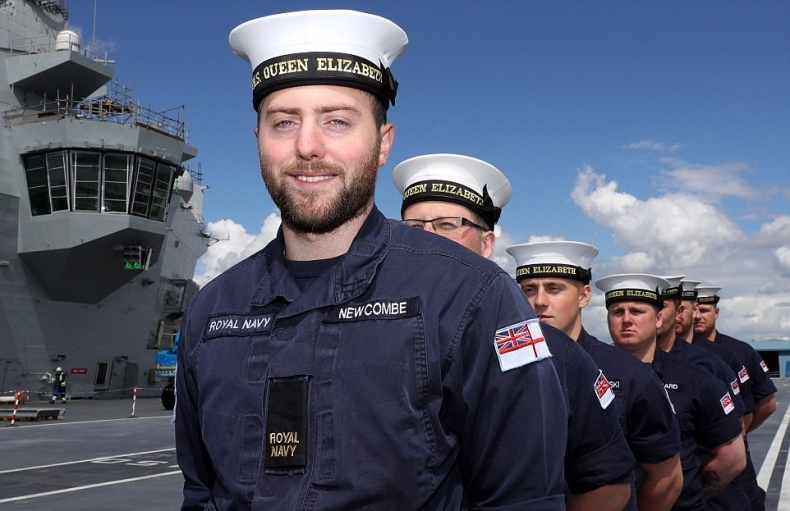 Największy okręt Wielkiej Brytanii gotowy do swojego dziewiczego rejsu - GospodarkaMorska.pl