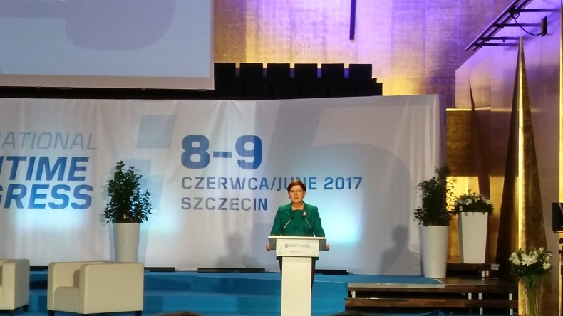 Premier: Obecny rząd odbudowuje przemysł stoczniowy - GospodarkaMorska.pl