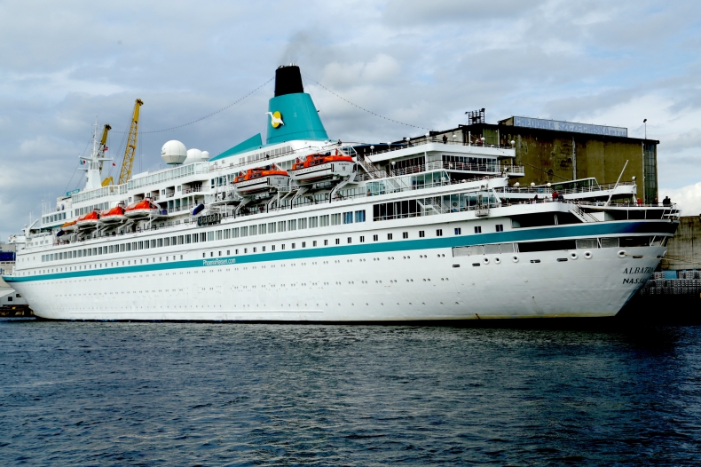 Ponad 200-metrowy Albatros zacumował w Szczecinie - GospodarkaMorska.pl